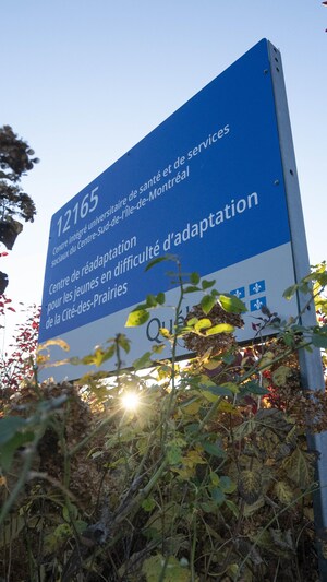 La pancarte du bâtiment du Centre de réadaptation pour les jeunes en difficulté d'adaptation de la Cité-des-Prairies.