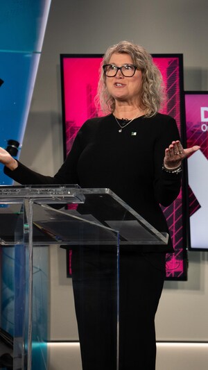 Lucille Collard et Sylvie Gélinas lors du débat en français.