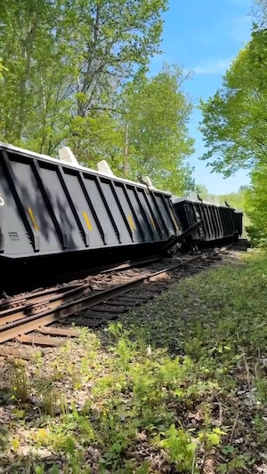 Un train déraillé.