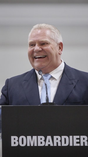 Le premier ministre Doug Ford s'exprime lors d'une visite de l'usine d'assemblage de l'avion d'affaires Global 7500 de Bombardier, à Mississauga, en Ontario, le 22 janvier 2024.