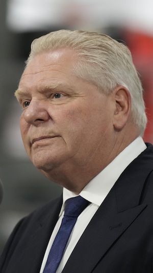 Doug Ford prend la parole lors d'un événement de campagne à Oakville le 10 février 2025.