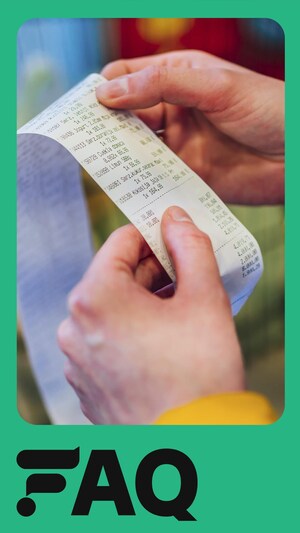 Une photo de quelqu'un qui tient une facture dans ses mains, à côté d'un panier d'épicerie. La photo est entourée du visuel promotion de la série de vidéos FAQ.