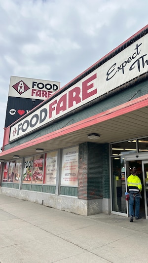 L'entrée de FoodFare sur l'avenue Portage.