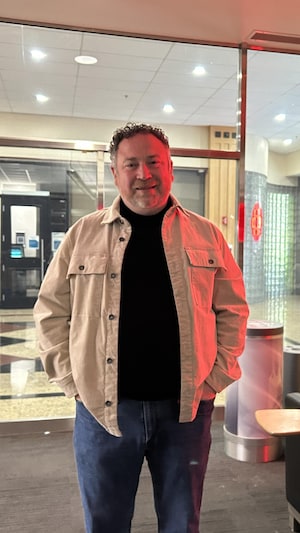 Jean Lamarche dans les studios de Radio-Canada Mauricie.