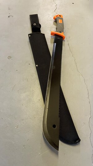 Réguler la vente de machettes en ligne | En bref | Radio-Canada