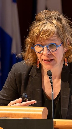 Marjolaine Veilleux répond à une question