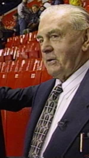 Maurice Richard en entrevue au Centre Molson en 1996.