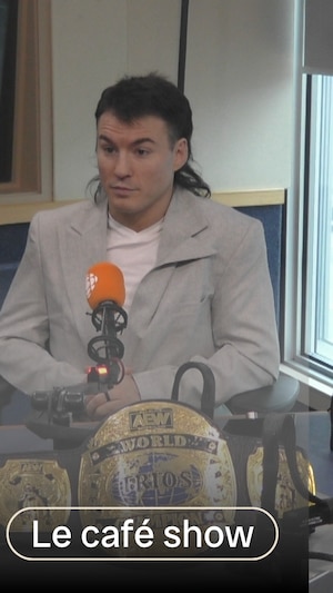 Mike Bailey dans un studio
