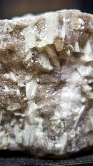Lithium en roche.