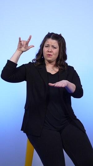 Danielle Danis fait le signe pour écrasement.