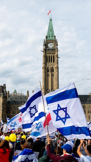 Des manifestants pro-israéliens à Ottawa, le dimanche 6 octobre 2024. 