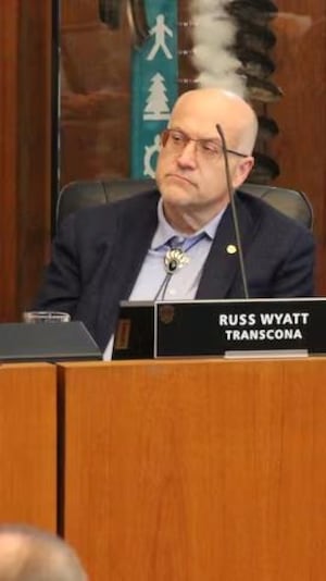 Le conseiller municipal de Transcona, Russ Wyatt, a assisté à une réunion du conseil municipal. 