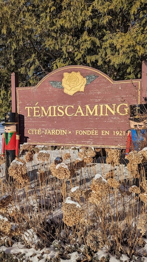 L'affiche annonçant l'entrée dans la ville de Témiscaming.