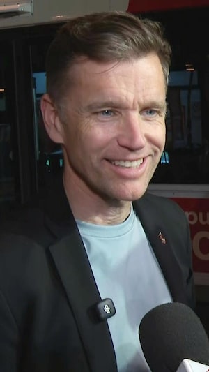 Il est en mêlée de presse.