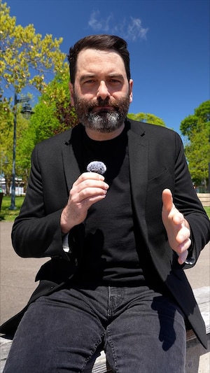 Pascal Raiche-Nogue parle à la caméra.