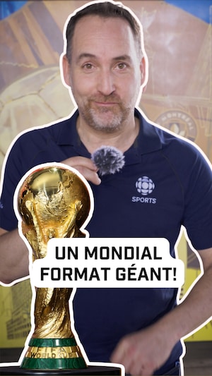Jean-Patrick Balleux regarde la caméra.