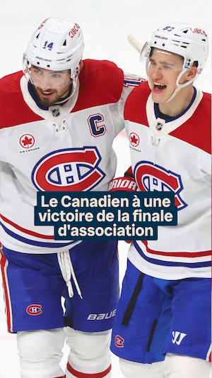 Suzuki et Demidov célèbrent un but.