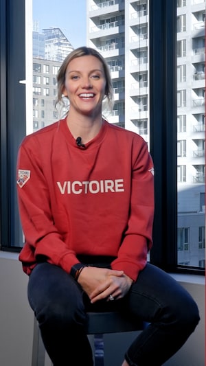 Laura Stacey sourit.