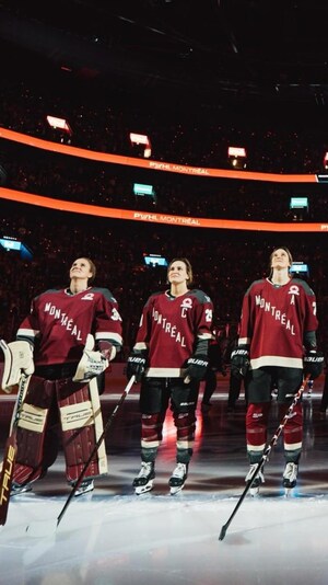 Trois joueuses de Montréal sur la ligne bleue au Centre Bell.