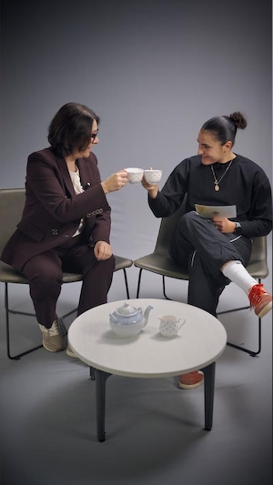 Danièle Sauvageau prend un thé avec Ophé 