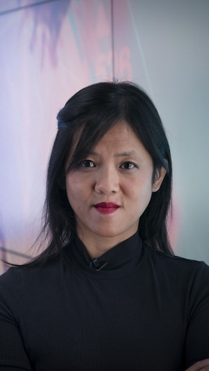 Binh An Vu Van sur le plateau de télévision de Découverte.
