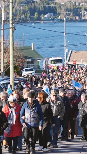 Des personnes qui marchent.