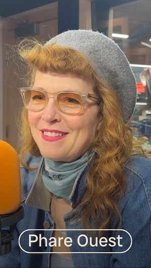 Melissa Auf der Maur dans les studios de Radio-Canada Vancouver.