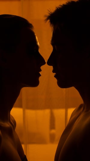 La sexualité adolescente commence en moyenne autour de 16 ans, d'après la majorité des statistiques récentes.