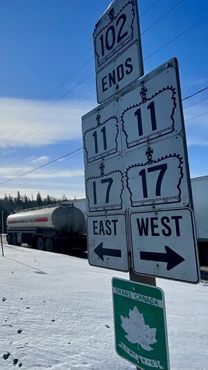Une vue de la jonction entre la route 102 et les routes 11, 17.