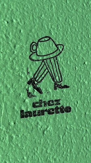 Le logo de Chez Laurette sur un mur de briques.