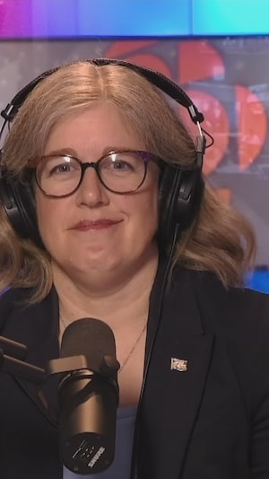 Susan Holt dans les studios de Radio-Canada.