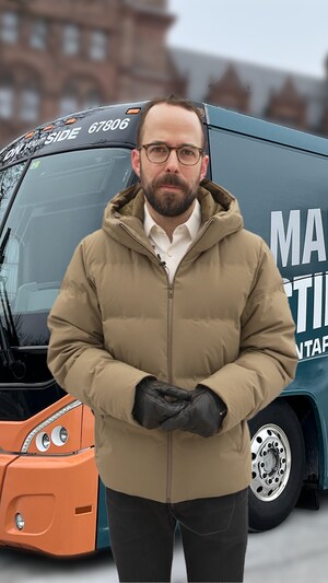 Le NPD dévoile son autobus de campagne | En bref | Radio-Canada