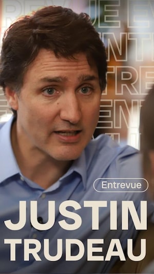 Montage visuel de Justin Trudeau avec son nom et le mot « entrevue ». 