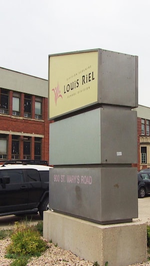 Les bureaux de la Division scolaire Louis Riel sur le chemin St. Mary's.