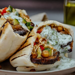 Sandwich style sabich à l’aubergine.