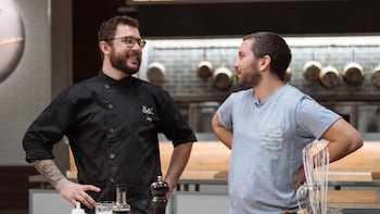Marc Proulx et Mathias dans la cuisine des Chefs!