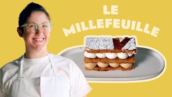 La chef pâtissière de Rhubarbe, Stéphanie Labelle, et son millefeuille.