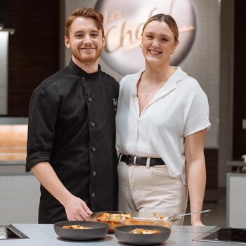 Anthony Vien et Camille Fortin dans la cuisine de l'émission Les chefs!.