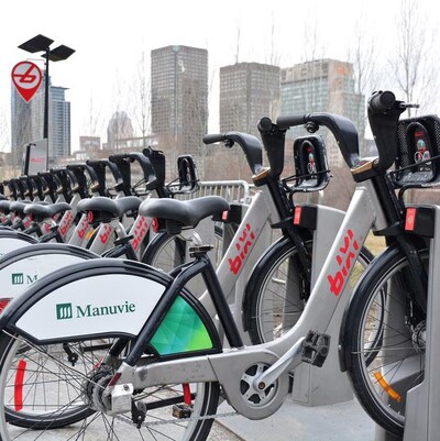 Une station de bixis.