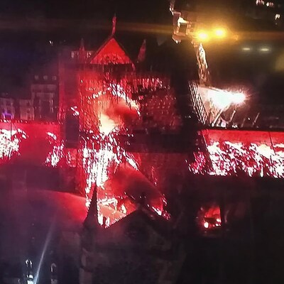 Vue aérienne de l’incendie de la cathédrale Notre-Dame de Paris