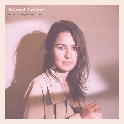 La pochette de l'album "Mille ouvrages mon cœur", de Salomé Leclerc.