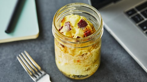 Une omelette dans un pot.