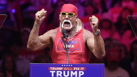Hulk Hogan hace campaña a favor del candidato presidencial republicano, el expresidente Donald Trump.
