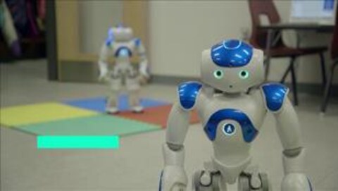 Un robot dans une salle de classe