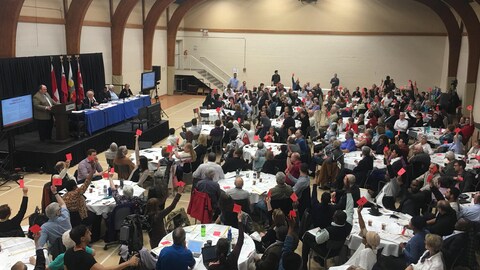 Plus de 250 personnes sont réunies à l'Université de Saint-Boniface à l'occasion de l'assemblée générale extraordinaire de la Société franco-manitobaine. Plus de 250 personnes sont réunies à l'Université de Saint-Boniface à l'occasion de l'assemblée générale extraordinaire de la Société franco-manitobaine.