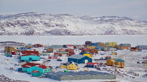 Vue de la communauté d’Apex rattachée à Iqaluit, la capitale et la plus grande ville du territoire du Nunavut.