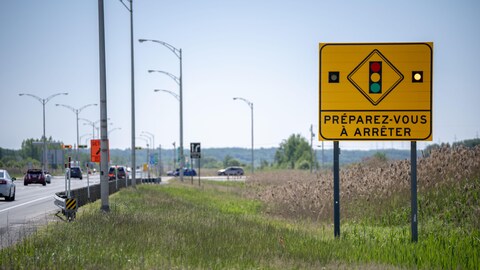 L'autoroute 55 et un panneau de circulation