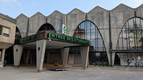 Un collège vu de l'extérieur.