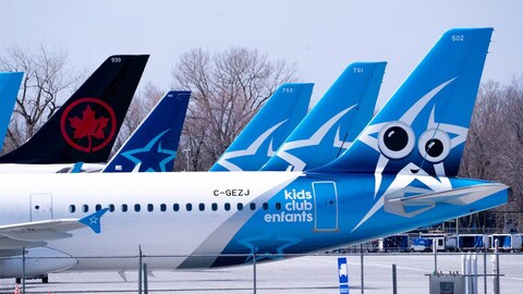 Des avions d'Air Transat et Air Canada.