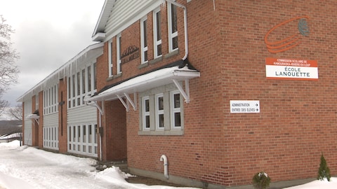 L'école Lanouette de Saint-Antonin est la seule école primaire de la municipalité. L'école Lanouette de Saint-Antonin est la seule école primaire de la municipalité.